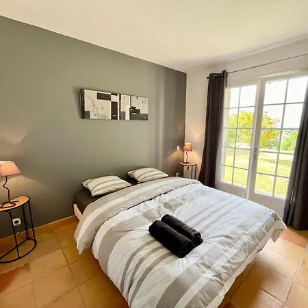 Louis - Calme Et Spacieuse Avec Vue Villa