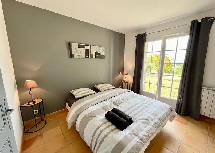 Louis - Calme Et Spacieuse Avec Vue Villa